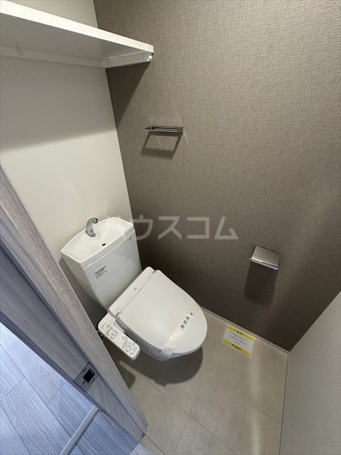 ����4