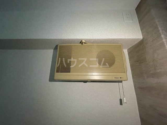 ����25