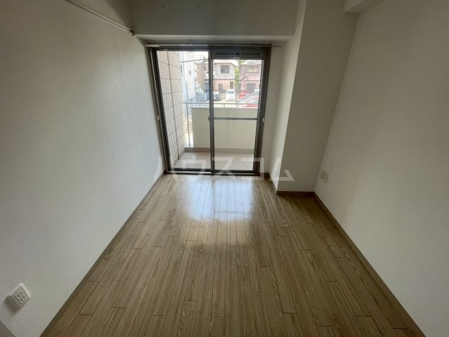 ����23