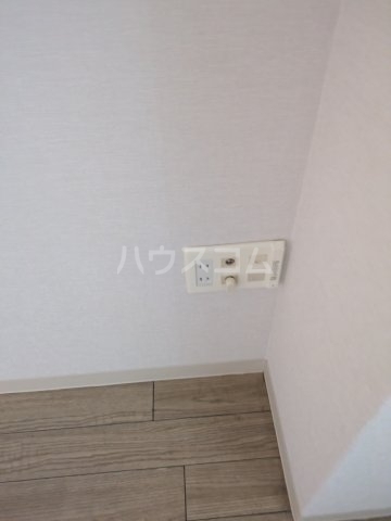 ����20