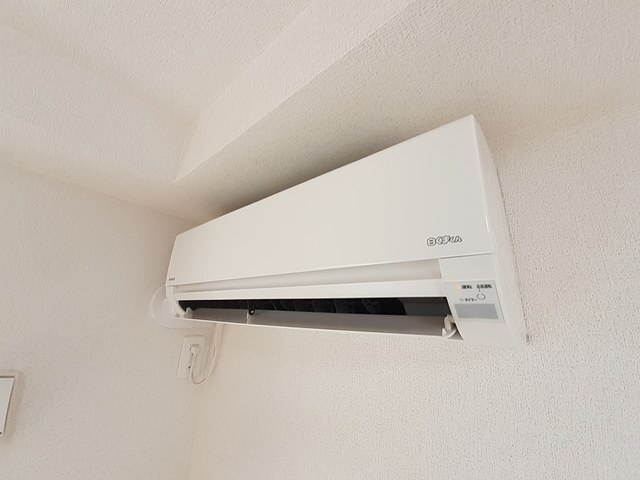 ����4