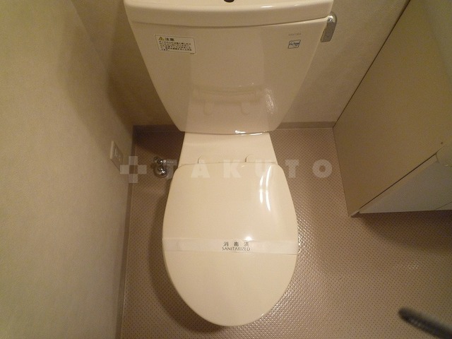 ����4