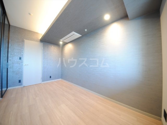����10