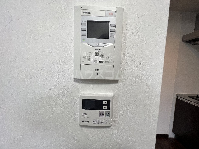 ����10