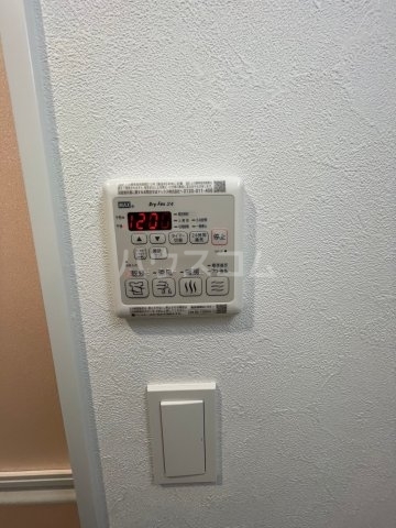 ����15
