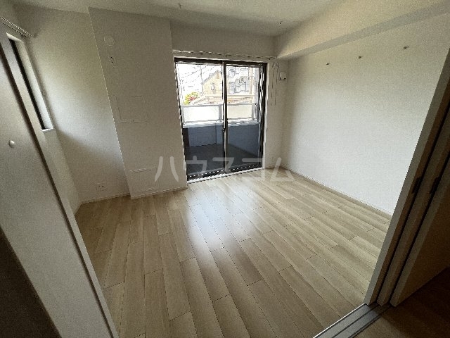 ����11