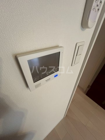 ����9