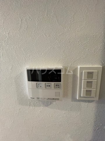 ����18