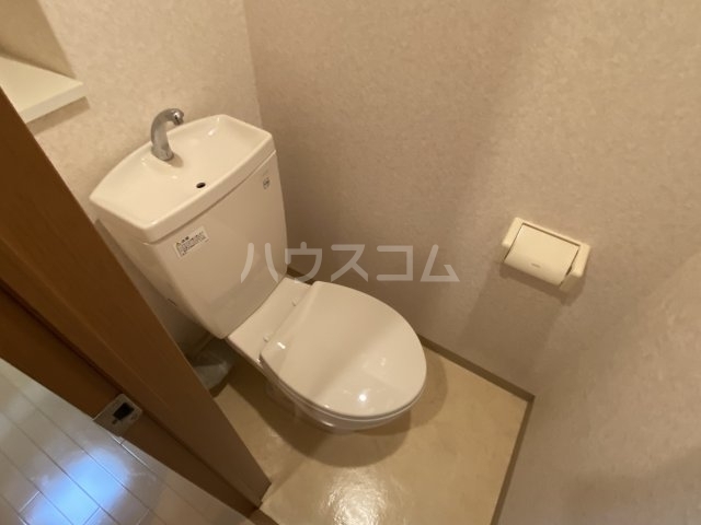 ����4