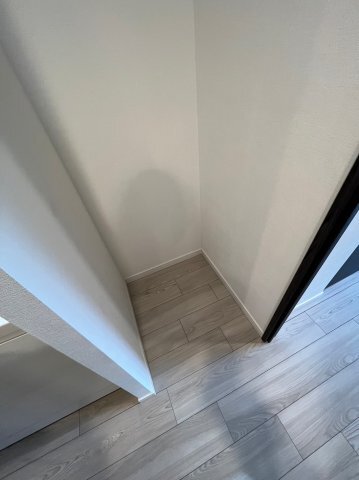 ����9