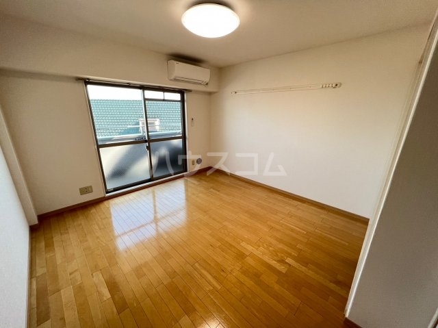 ����13