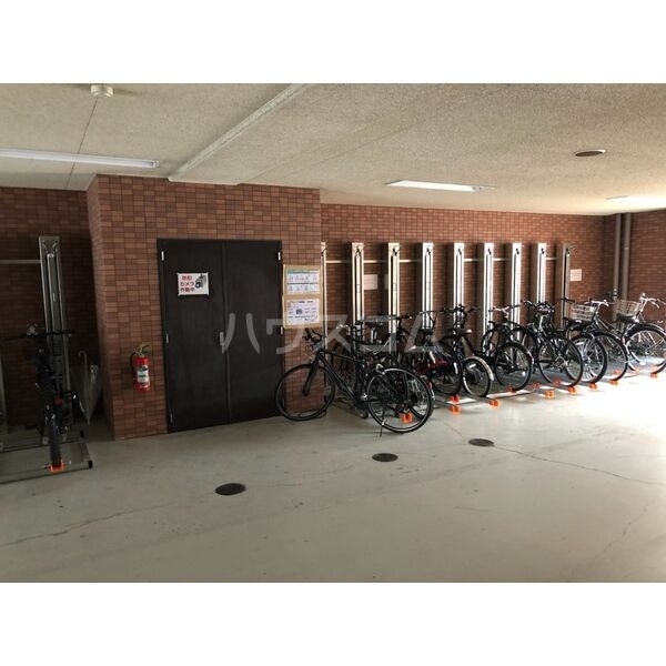 ����17