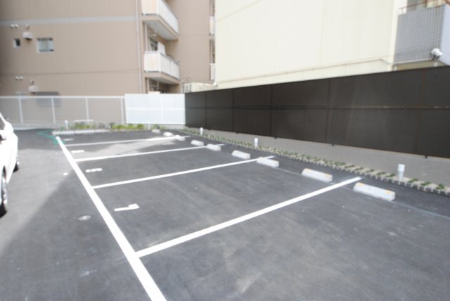 ����23