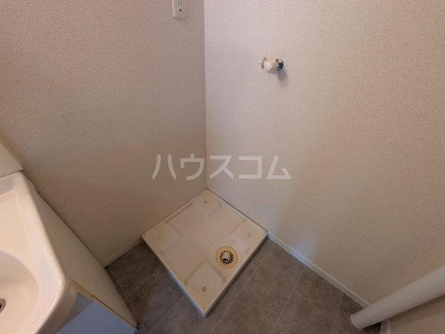 ����15