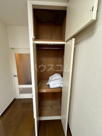 ����12