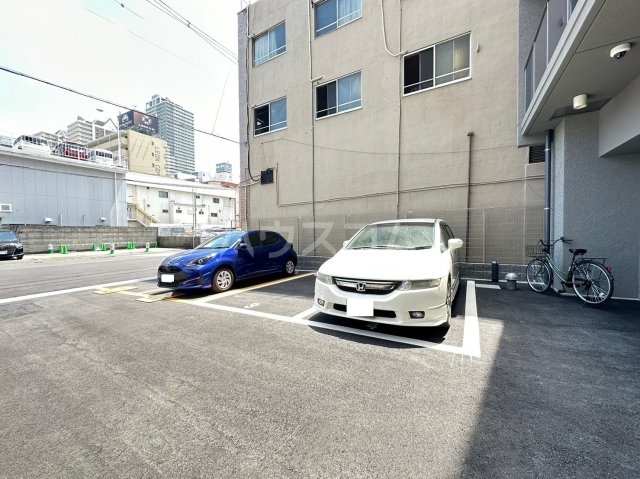 ����3