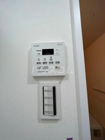 ����12