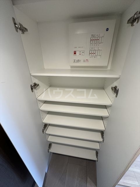 ����20