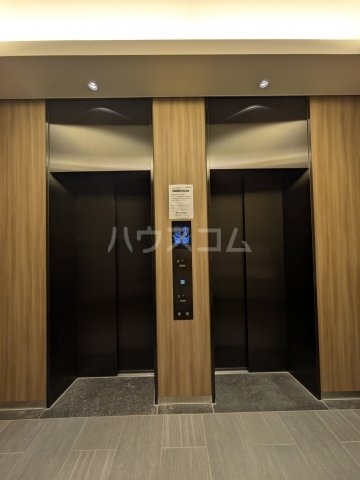 ����15