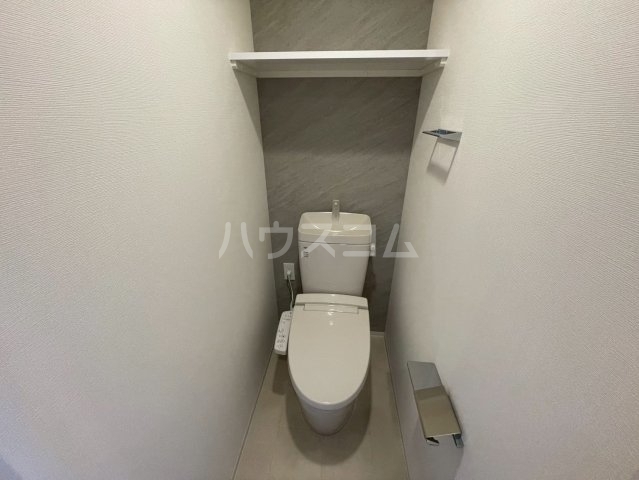 ����4