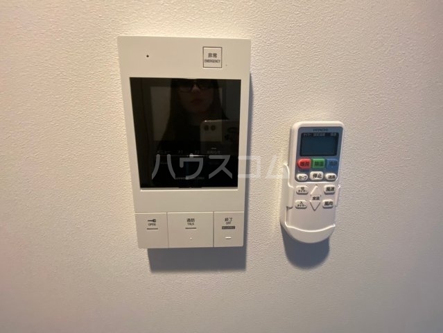 ����9