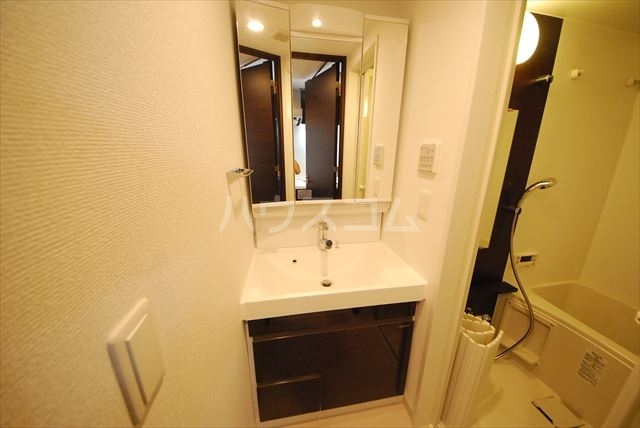 ����3