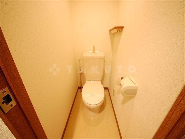 ����4