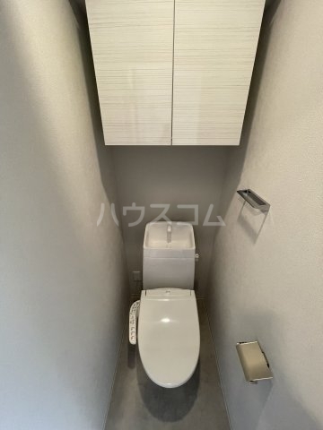 ����4