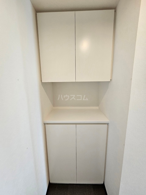 ����9
