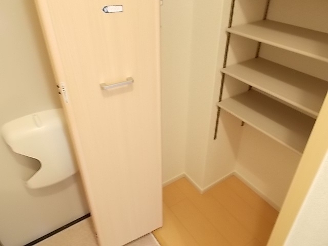 ����4
