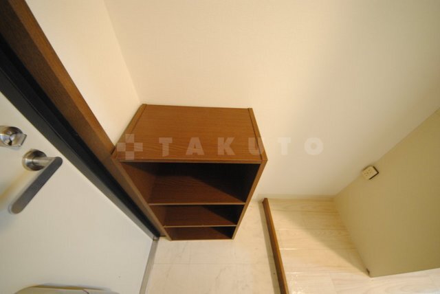 ����13