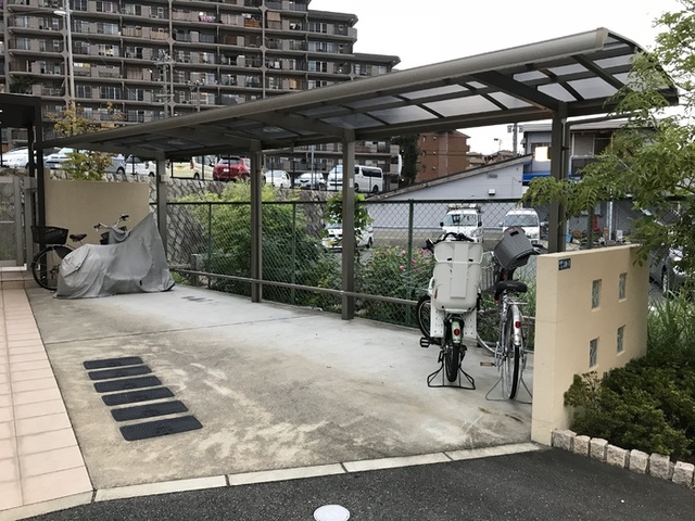 ����5