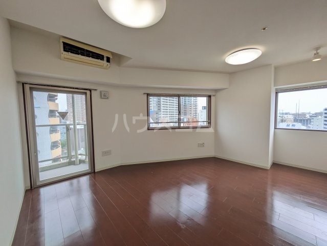 ����18