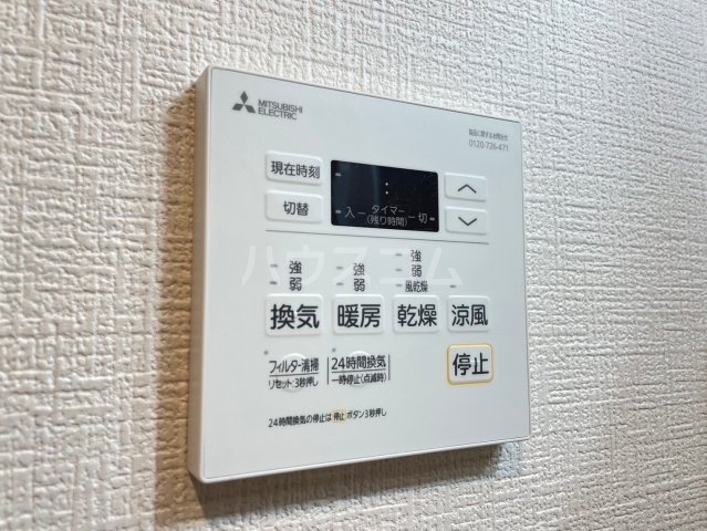 ����12