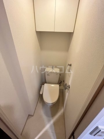 ����4