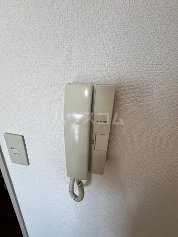 ����8