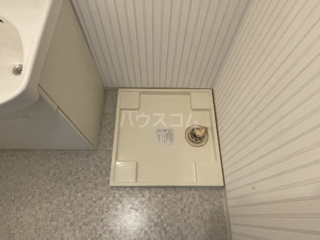 ����21