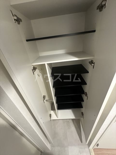 ����12