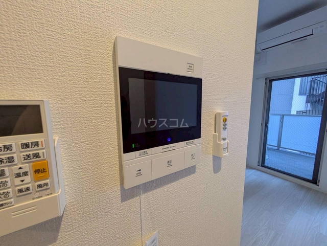 ����12
