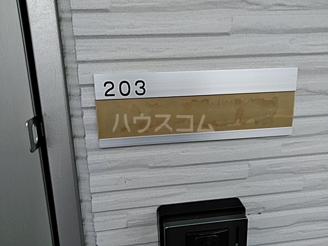 ����17