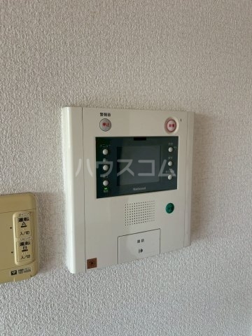 ����3