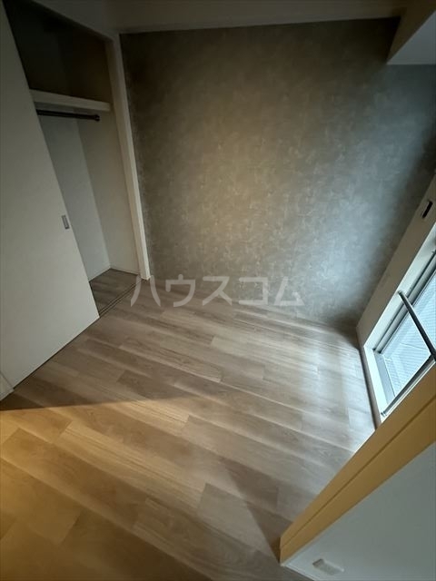 ����17
