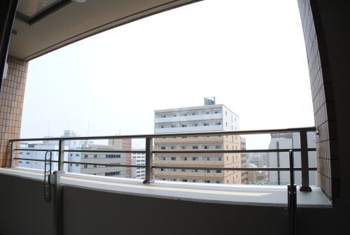 ����9