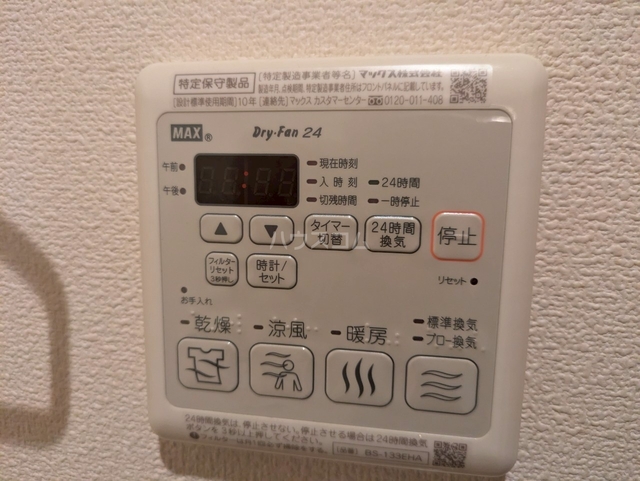 ����15