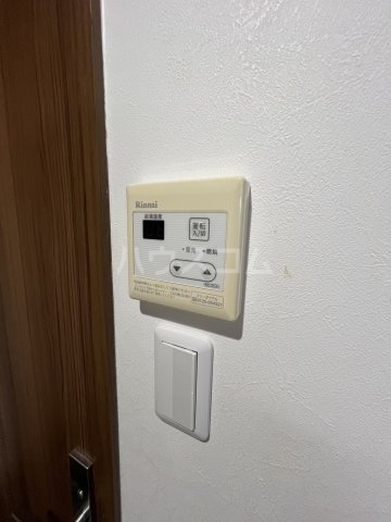 ����12