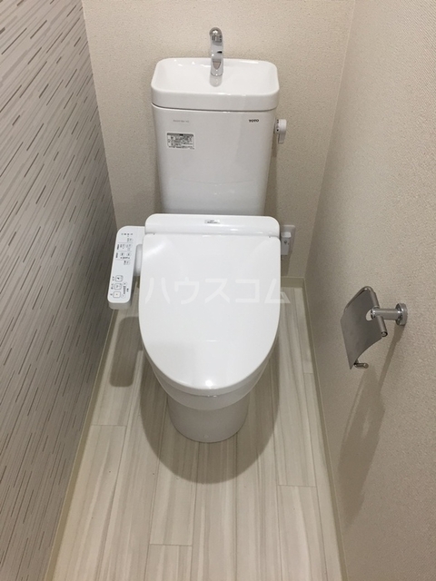 ����4