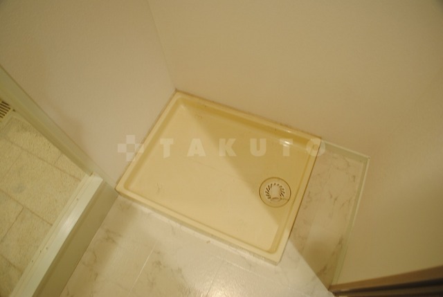 ����12