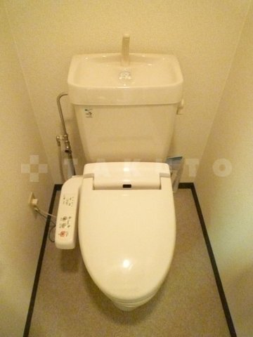 ����4