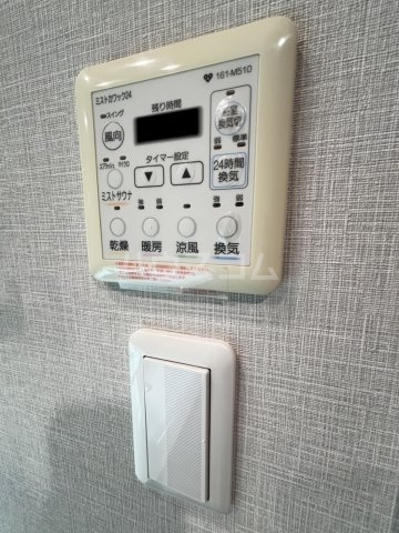 ����15