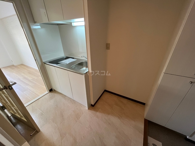 ����18
